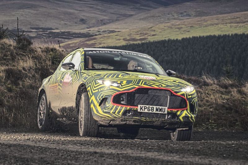 Die Weltpremiere für den DBX hat der Hersteller für das vierte Quartal 2019 angekündigt. (Aston Martin )