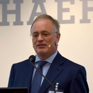 Dr. Walter Koch von Schaeffler und Konsortialführer des Lenkungsausschusses im Forschungsprojekt Mecpro² spricht von einem Paradigmenwechsel in der Produktentwicklung: weg von der dokumentenbasierten, hin zur modellbasierten Entwicklung. (Bild:  Stefanie Michel)