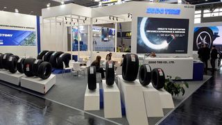 Zodo Tire (hier auf der Fachmesse The Tire Cologne) ist einer der chinesischen Hersteller, die an der EU-Untersuchung mitgewirkt haben. Für sie beträgt der Zollsatz 24,4 Prozent. (Bild: Rosenow – VCG)