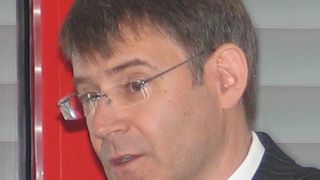 Hermle-Vorstand Franz-Xaver Bernhard: „Mit unserem Genauigkeitspaket 3 erreichen wir einen deutlichen Qualitätssprung.“ Bild: Kuttkat (Archiv: Vogel Business Media)