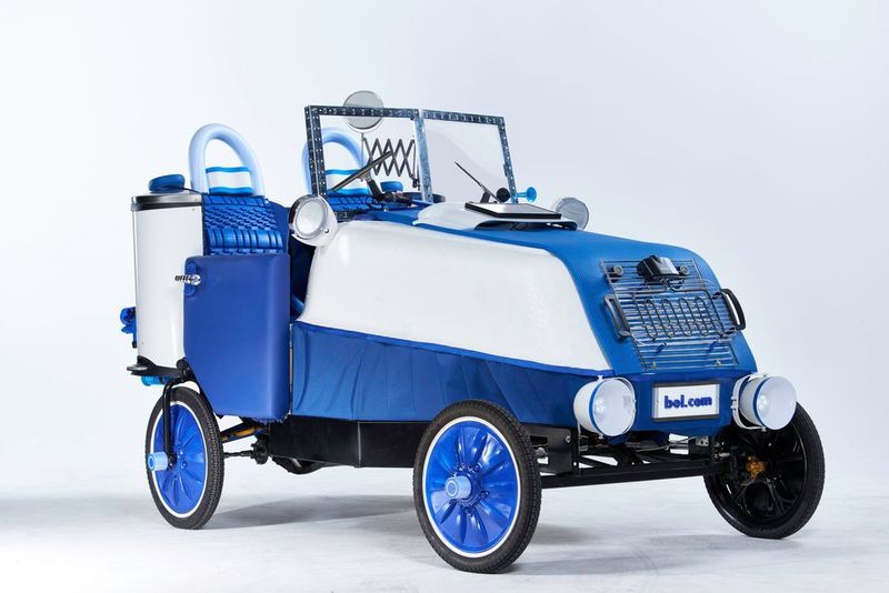 223 Artikel aus dem Sortiment von Bol.com stecken in dieser skurrilen Konstruktion namens Winkelwagen. (Bol.com)