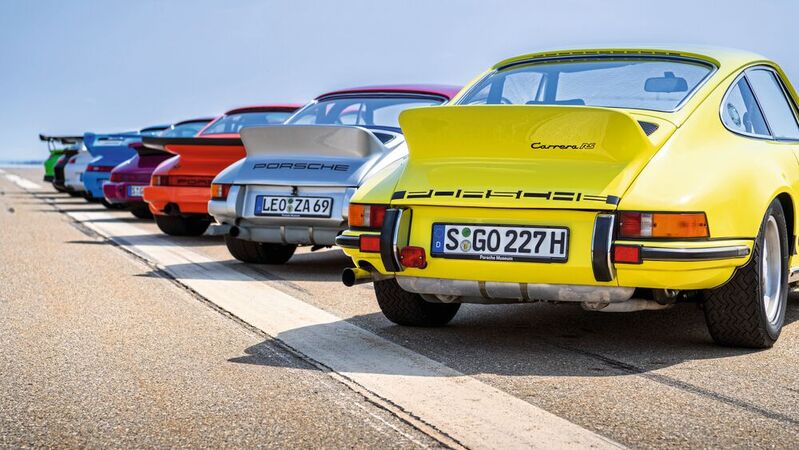 Anfangs hielten ihn etliche für ästhetisch misslungen: Der sogenannte Entenbürzel wurde zu Markenzeichen und Ikone für Porsche im Allgemeinen und den RS im Speziellen.
