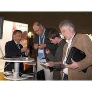 Branchenspezifische Sensoren aus Edelstahl konnten die Besucher beim Aussteller Leuze Electronic unter die Lupe nehmen. 