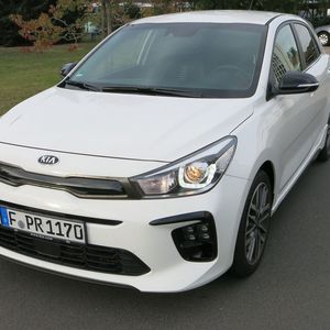 LED ist nur das Tagfahrlicht und die Nebelscheinwerfer. Die Hauptscheinwerfer gibt es auch gegen Aufpreis nicht mit LED-Technik.(Bild:  Schreiner/»kfz-betrieb«)