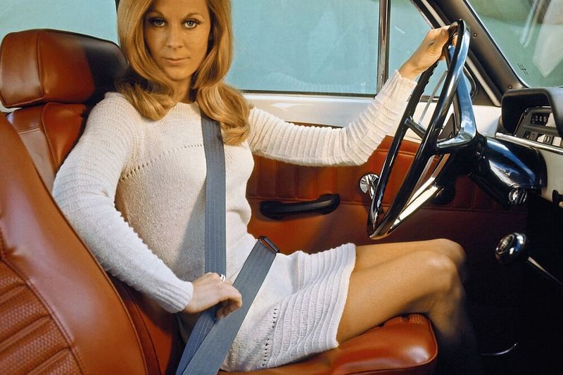 Volvo gilt als Vorreiter bei der Gurttechnik. Den ersten Dreipunkt-Sicherheitsgurt führten die Schweden ein – hier ein Amazon von 1961 mit entsprechender Gurttechnik. (Bild:  Volvo)