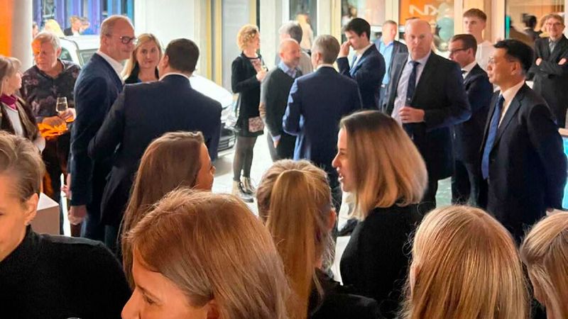 Zur Eröffnung der neuen König-Zentrale und des neuen Kia-City-Stores waren knapp 300 Gäste geladen. (Bild: Autohaus König)