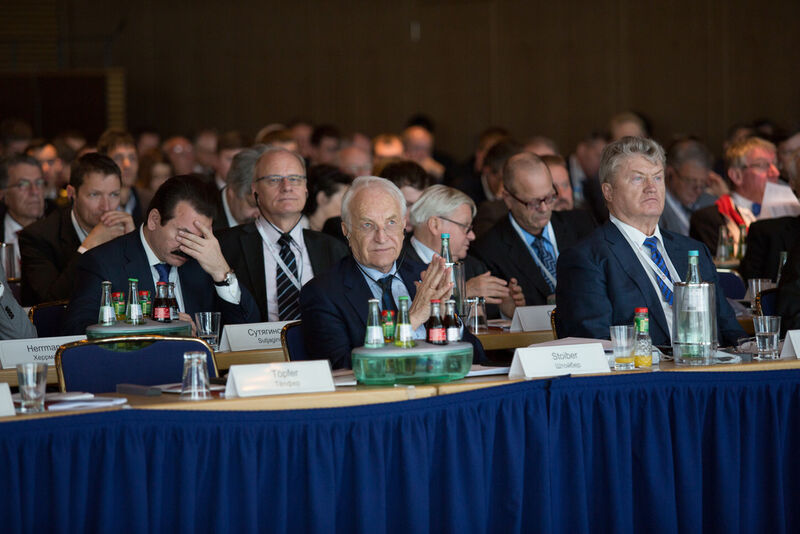Dr. Edmund Stoiber, Ministerpräsident a.D., auf der 7. Rohstoff-Konferenz in Dresden (Bild: Martin Neuhof)