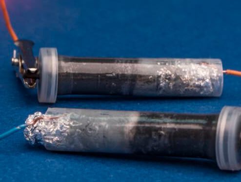 Bei der Energiewende ist es entscheidend, ob es effiziente Langzeitspeicher gibt. Forscher arbeiten nun an einer innovativen Zinkbatterie (Symbolbild), die nicht nur Energie speichern kann, sondern auch Wasserstoff produziert. Das gilt bisher als einmalig. Lesen Sie!(Bild:  Tüftelfreund)