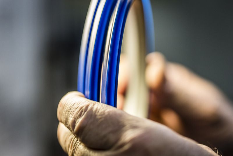 Bei Polyurethan kommt es auf die Mischung an. Diese bestimmt die Eigenschaften des Materials. (Bild: Freudenberg)