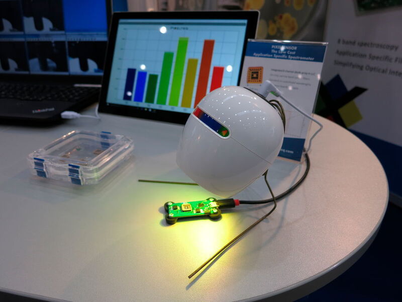 Messeneuheit von Pixelteq: Der miniaturisierter Pixelsensor für acht verschiedene Farben eignet sich beispielsweise für Biotech-Applikationen. (Bild: Reinhardt)