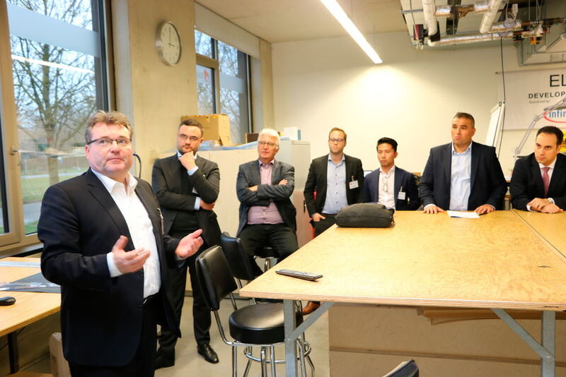 Dr. Andreas Gallasch, Geschäftsführer der Software Factory, bearbeitete mit seiner Gruppe das Thema „Digital Manufacturing“. (Hofmann/VCG)
