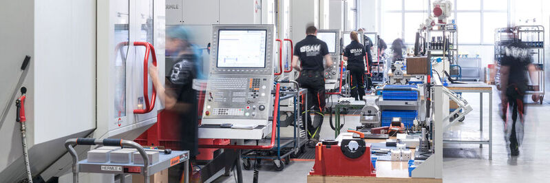Die 2011 gegründete BAM GmbH hat sich vom klassischen Lohnfertiger zu einem Vorreiter der Digitalisierung in der Fertigungsbranche entwickelt.