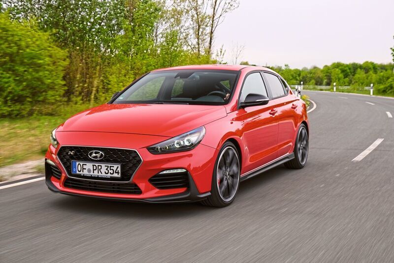 Andere Stoßfänger, ein anderer Kühlergrill und größere Lufteinlässe sind einige der Merkmale. (Hyundai)