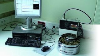 1	 Auch im Labor kann das NIR-System seine Vorteile wie schnelle Messergebnisse ausspielen. (Bilder: RKW Kehl) (Archiv: Vogel Business Media)