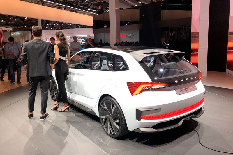 Das Concept Car Skoda Vision RS ist ein sehr konkreter Ausblick auf den Rapid-Spaceback-Nachfolger, der noch dieses Jahr enthüllt wird. (Bild: SP-X/Michael Gebhardt)