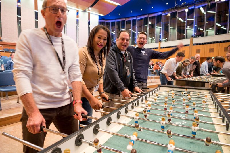 Impressionen vom ESE Kongress 2022, der zum 15. Mal stattfand. Mehr als 1200 Professionals tauschten sich fünf Tage lang intensiv zu allen relevanten Software-Themen aus.  (Bild: ESE Kongress )