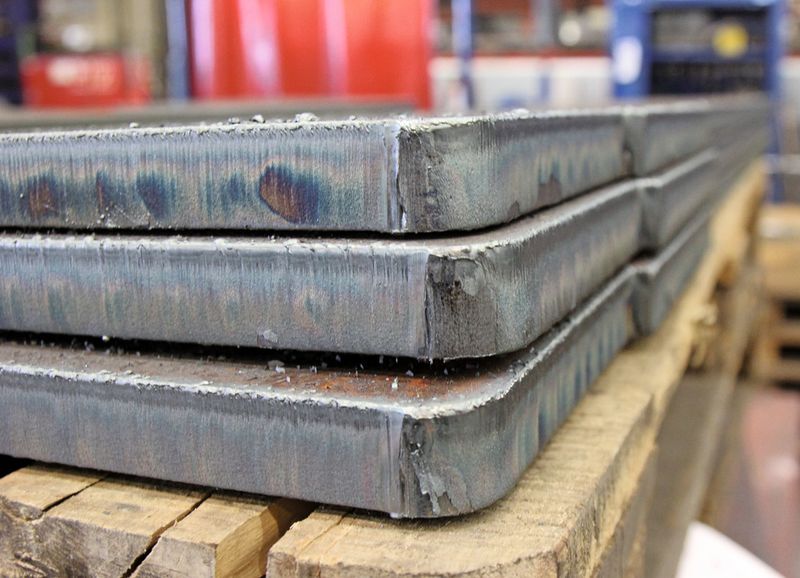Auf den Pressen von Weinbrenner werden meist Bleche zwischen 1 und 20 mm gebogen. Dicken bis 30 mm lassen sich aber ebenso umformen. (Bild: Michel)