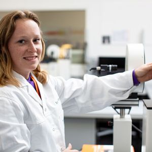 Kalibrierung im Labor: Perschmann Calibration ist entsprechend DIN EN ISO/IEC 17025 akkreditiert für dimensionelle, mechanische, elektrische und thermodynamische Messgrößen sowie für Zeit und Frequenz.(Bild:  Perschmann Calibration GmbH)