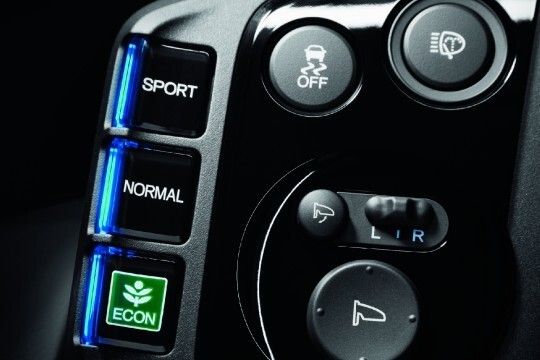 Die Fahrdynamikprogramme beeinflussen den Charakter des CR-Z sehr stark. Tipp: immer in „Sport“ bleiben. (Archiv: Vogel Business Media)