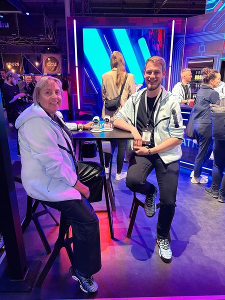 Maximilian Häming (Ratiodata) ist auch der Meinung, dass uns Heidi Jentzen live als Mensch lieber ist... (Bild: Vogel IT-Medien GmbH)