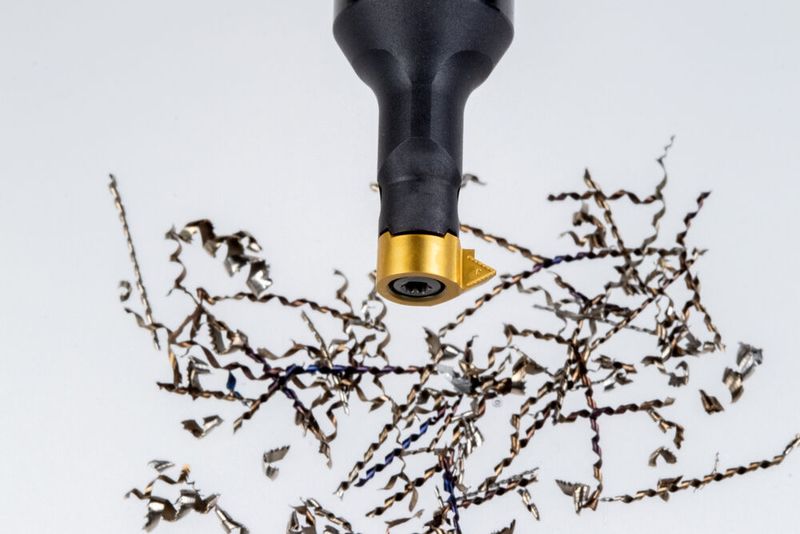 Thread turning with a laser-machined chip-breaker geometry produces chips that can be guided out of the machining zone in a controlled manner while maintaining the same cutting parameters. (Source: Simtek)