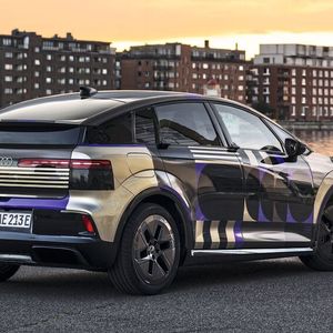 Der A2 E-Tron wird sich von seinen Brüdern ID.3 Neo oder Cupra Born unter anderem durch markante Leuchteinheiten unterscheiden(Bild:  Audi AG)