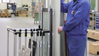 Das Mink-Guard-System schützt Güter auf Transportwagen sowohl in senkrechter, schräger oder waagerechter Lage.  (Bild: Mink)