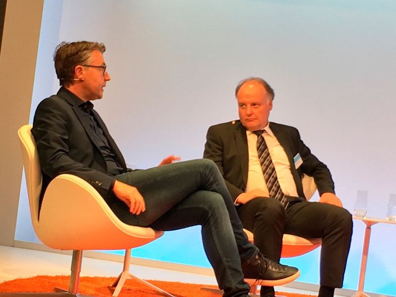 Matthias Schrader (Sinner Schrader) und Dr. Gunther Kegel (Pepperl+Fuchs) (Bild: Geipel-Kern/PROCESS)