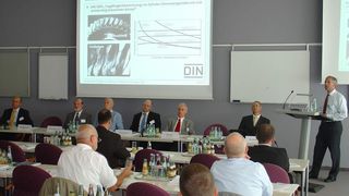 Auf dem Podium des Antriebs-Technik-Tages: v.l.n.r. Dr. Frank-Dieter Krull, Dr. Hans-Jürgen Trapp, Prof. Bernd-Robert Höhn, Christoph Lehne, Heinz Röhr, Hans-Günter Heil, Kaj Sellschopp. Bild: VDMA (Archiv: Vogel Business Media)