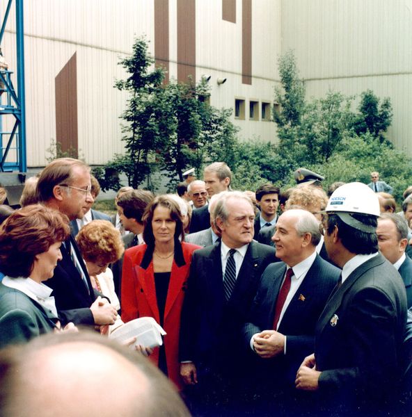 Gorbi in Dortmund: Vor 25 Jahren besuchte Staats- und Parteichef Michail Gorbatschow die Westfalenhütte. (Karl-Heinz Jürgen (Ost + Europa Photo))