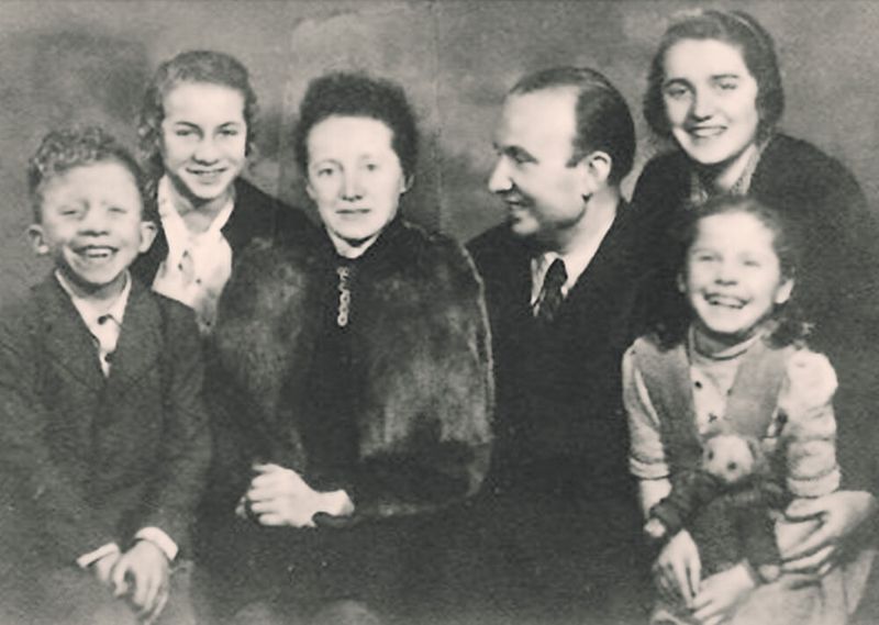 Die Gr+nderfamilie Hanke im Jahr 1945: Rudolph, Gerlinde, Mutter Elli, Vater Martin, Irmgard und Barbara.  (Bild: Hama)