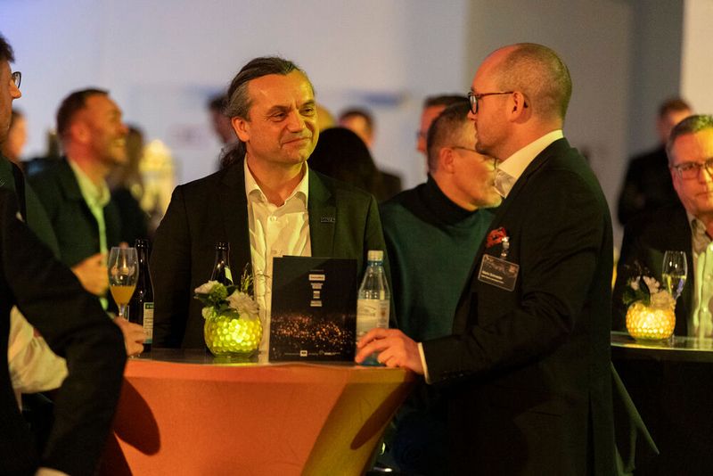 So manche feierten bis spät in die Nacht. (Bild: Vogel Communications Group / Human)