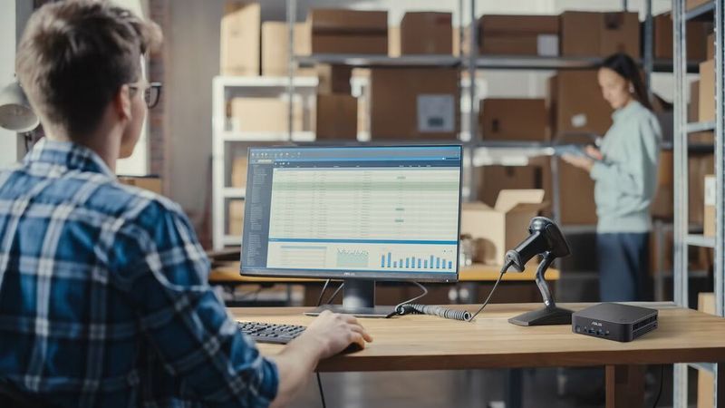 Die optionale ASUS Control Center-Software dient der zentralen Administration größerer Bestände. Die Funktionen umfassen das System-Monitoring, die Softwareverwaltung sowie die Einrichtung von Alarmmeldungen. (Bild: Asus)