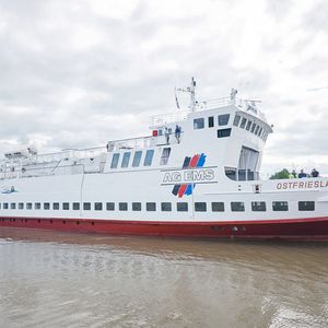 Die MS Ostfriesland ist von MWB zusammen mit Rittal auf Flüssiggas umgerüstet worden. Bei dem anspruchsvollen Projekt war vor allem der enge Platz auf dem Schiff eine Herausforderung.