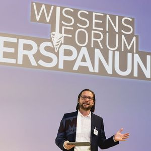 MM Chefredakteur Benedikt Hofmann führte durch den Tag.(Bild:  Stefan Bausewein)