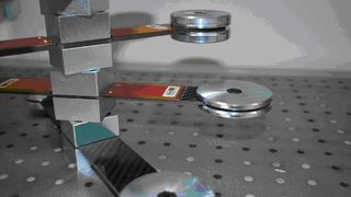 Adaptive Tilger mit piezokeramischen Aktoren für höhere Frequenzen und kleinere und mittlere Kräfte. (Foto: Fraunhofer LBF.)