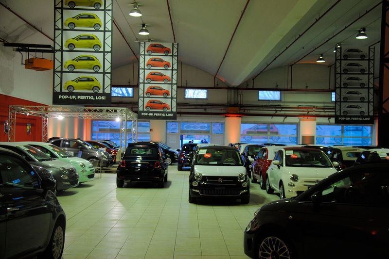 Ehrgeizige Ziele: Insgesamt will die Autohaus-Gruppe in ihrem Pop-up-Store rund 200 Fiat 500 verkaufen. (Baeuchle/»kfz-betrieb«)