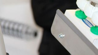 Alles im Griff dank Vakuumtechnik: Schmalz blickt zuversichtlich in die Zukunft und investiert am Standort in Glatten. (Gillhuber)