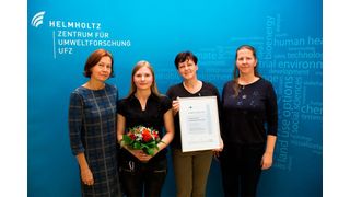 v.l.n.r.: Lehrausbilderin Astrid Rohmer, Lisa-Marie Bangen, Dr. Sabine Kleinsteuber und Dr. Heike Sträuber (fachliche Mentorinnen). (Martin Schröder, UFZ )