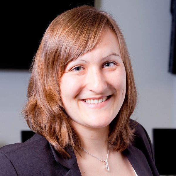 Dr.-Ing. Miriam Schleipen ist leitende Wissenschaftlerin Industrie 4.0 und Interoperabilität am Fraunhofer IOSB (Informationsmanagement und Leittechnik). Sie studierte und promovierte in Informatik mit dem Schwerpunkt Automatisierungstechnik am Karlsruher Institut für Technologie. Seit 2005 ist sie am Fraunhofer IOSB.  (Vogel Business Media)