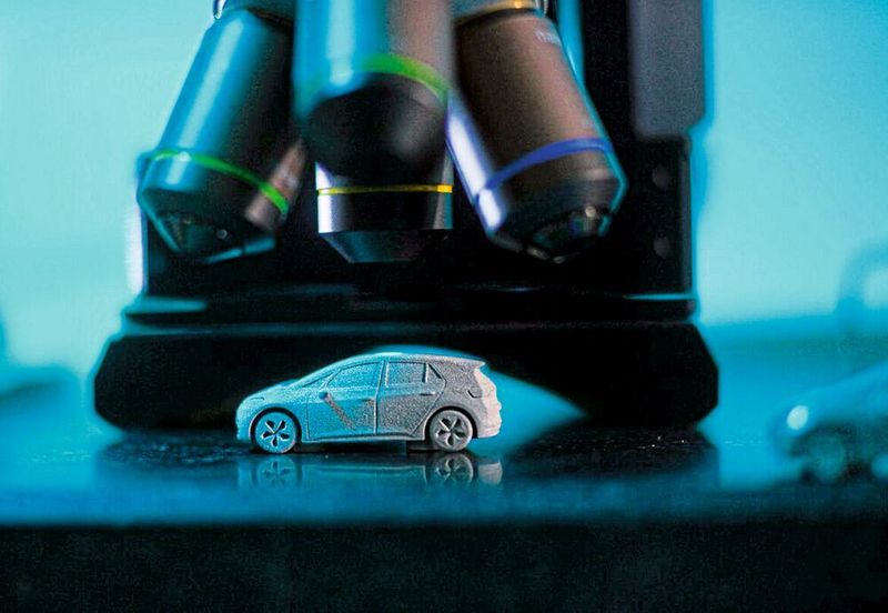 Symbolisch für die Leistungsfähigkeit aktueller 3D-Druck-Technologie produzierte HP in Zusammenarbeit mit dem Automobilzulieferer GKN 10 000 Metallmodelle des Elektrofahrzeugs ID.3 für Volks­wagen.  (hp / GKN)