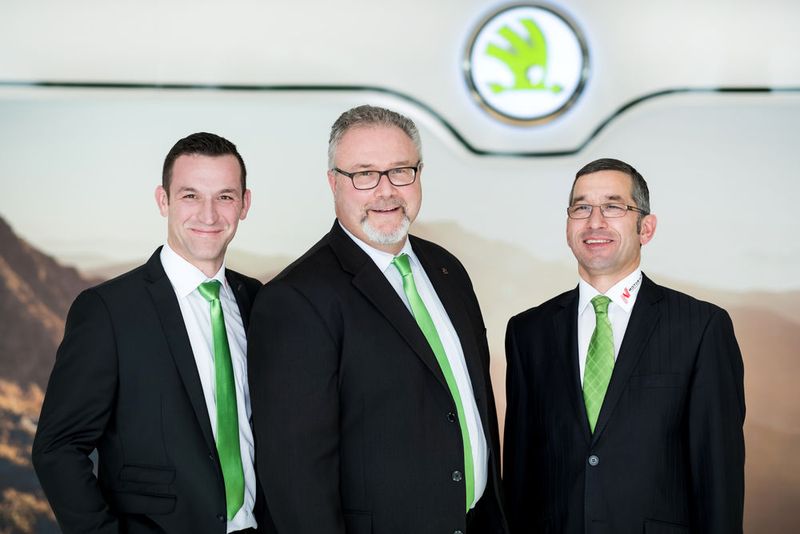 Die Skoda-Macher bei Motor Nützel: (v.li.) Tobias Strehl (mitverkaufender Verkaufsleiter in Kulmbach), Holger Böhl (Skoda-Markenverantwortlicher der Gruppe) und Walter Thiel (mitverkaufender Verkaufsleiter in Hof). (Bild: Motor Nützel)