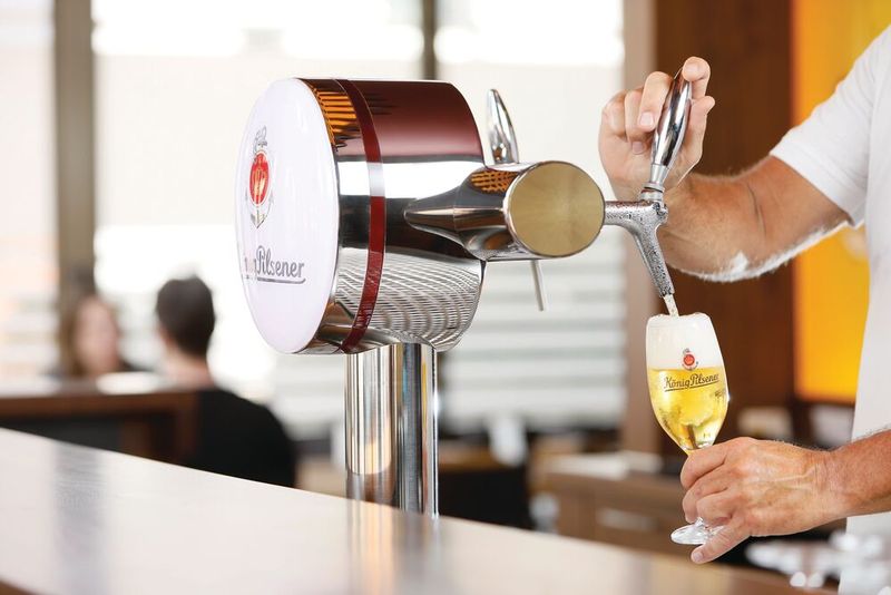 Platz 8: König Pilsner König Pilsner teilt sich mit 80% Markenbekanntheit den achten Platz mit Veltins. (Bild: WWW.HARDY-WELSCH.DE)