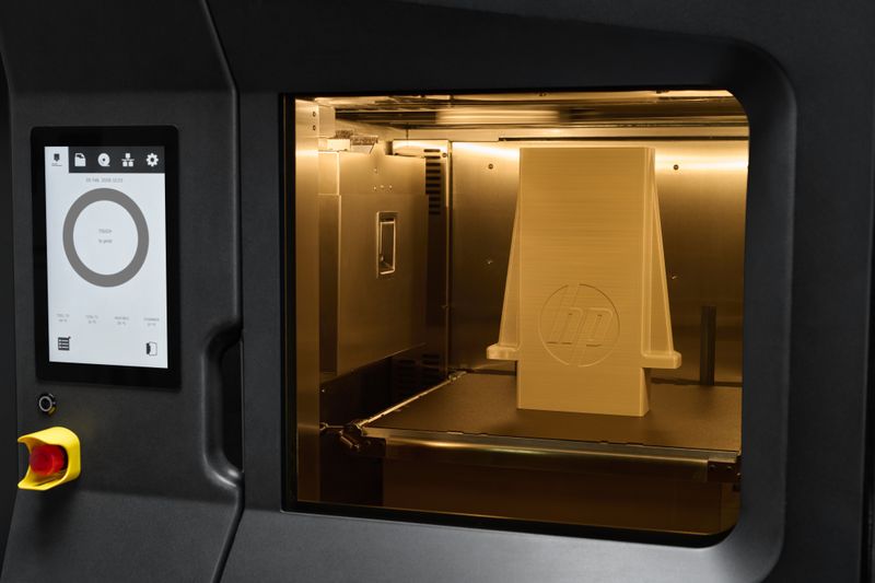 Der HP Industrial Filament 3D-Drucker 600 High Temperature (HT) ermöglicht Hochtemperaturmaterialien und anspruchsvolle Anwendungen zu verarbeiten. Dazu gehören Luft- und Raumfahrt, Öl und Gas sowie Medizin, die Automobilindustrie und die industrielle Fertigung.  (Bild: HP)