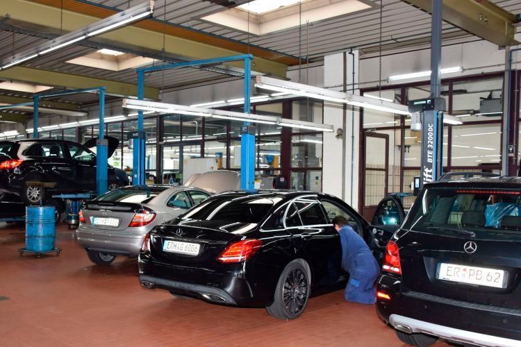 Durch die Ausgliederung des Reifengeschäfts wurden die Werkstattmitarbeiter entlastet. (Rubbel)