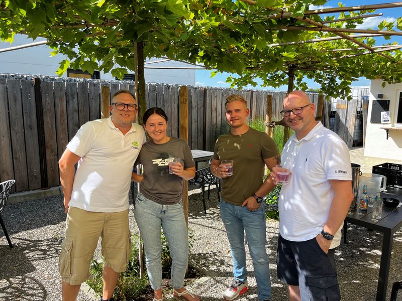 Florian Betz, NVIDIA, mit Karin Fischer, Alexander Pietsch und Horst Günther, ZOTAC, (v. l.). (IT-BUSINESS)