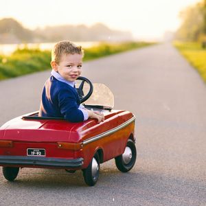 In der Lenkung moderner Automobile dominieren Schneckengetriebe. Neu entwickelte Stirnradgetriebe könnten das jetzt ändern.