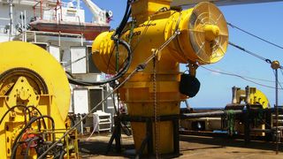 Wichita arbeitete bei der Konstruktion der Unterwasserturbine eng Rotech zusammen. Rotech hat bereits ähnliche Lösungen gebaut, wie das Modell T8000, hier bei Routinereparaturen.  (Bild: Altra)