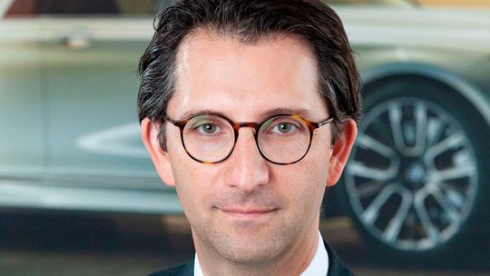 Yasin Turhal ist der neue CEO von Auto.de. Turhal war zuletzt Geschäftsführer bei dem Online-Autohaus Checkcars 24.(Bild:  Autoland)