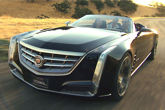 Cadillac Ciel Concept: Die über fünf Meter lange Luxuscabrio-Studie zeigt die Design-Zukunft der Marke Cadillac. Statt scharfer Kanten dominieren nun organischere Formen und sanftere Schwünge. (Cadillac)